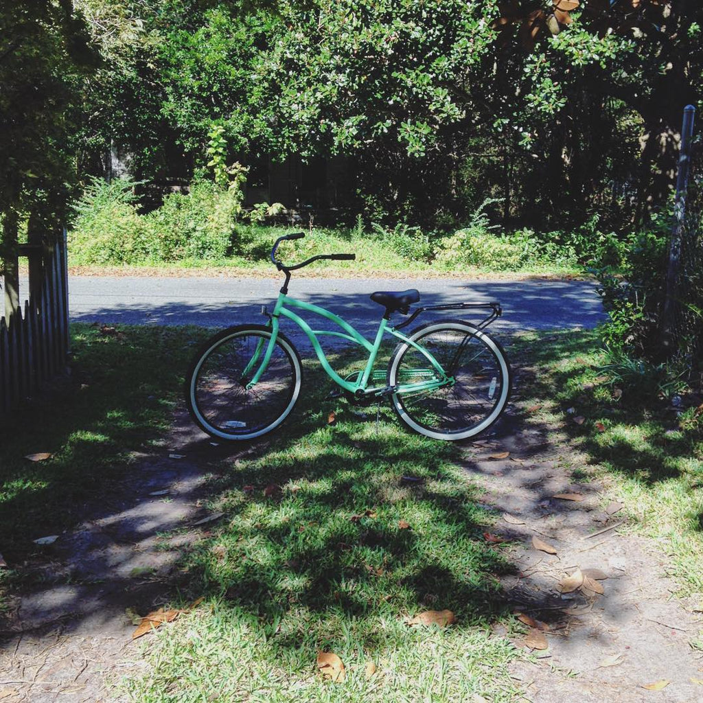 sixthreezero Around the Block Women's 24" 21 Speed Beach Cruiser Bicycle with Rear Rack — product view 71
