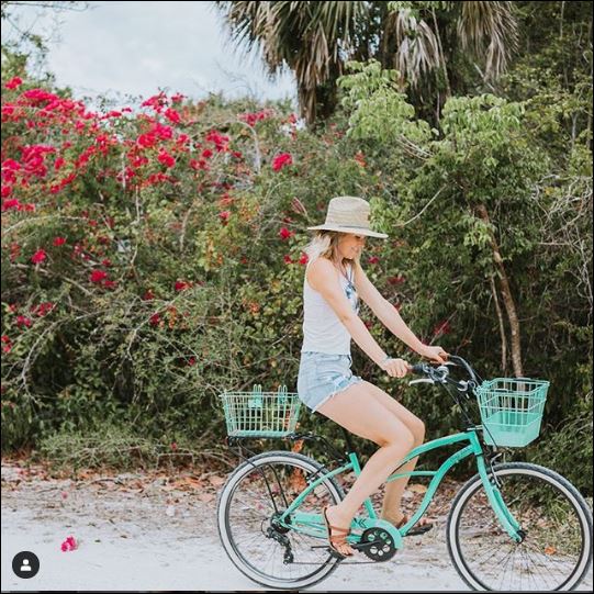 sixthreezero Around the Block Women's 24" 21 Speed Beach Cruiser Bicycle with Rear Rack — product view 76